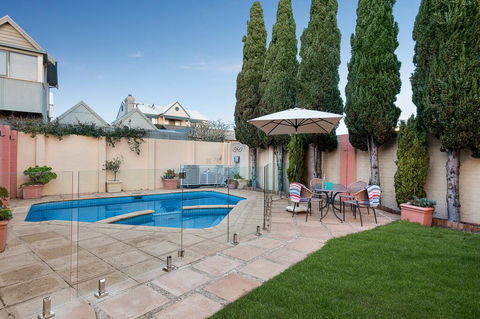 Mornington - Esplanade Escape - Grafton Accommodation 2