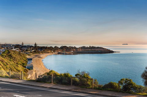 Mornington - Esplanade Escape - Grafton Accommodation 3