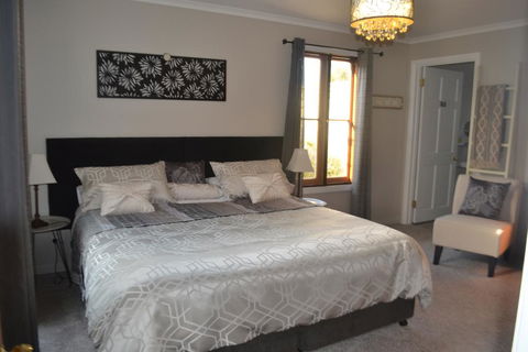 Mulberry Cottage Unique B&B Accommodation - Grafton Accommodation 0
