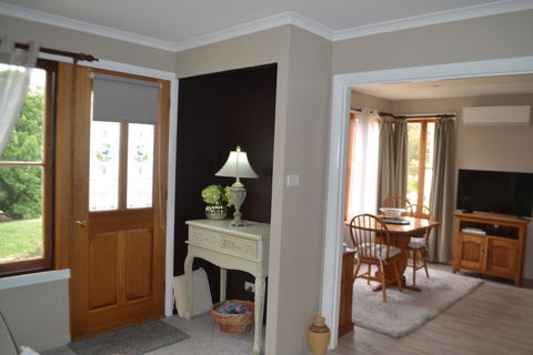 Mulberry Cottage Unique B&B Accommodation - Grafton Accommodation 2