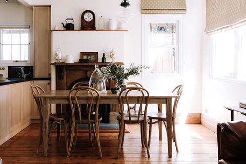 Ned Kellys Marlo Cottage - In The Best Beechworth Location - Grafton Accommodation 3