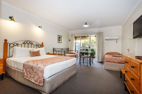Nelsons Of Bridgetown - Grafton Accommodation 2