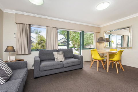 Subiaco Village 20 - Grafton Accommodation 2