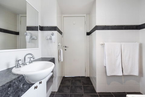Subiaco Village 20 - Grafton Accommodation 14