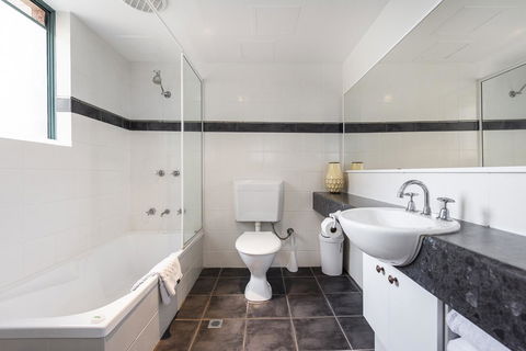 Subiaco Village 20 - Grafton Accommodation 15