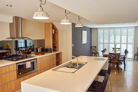 The Urban Beach House - Grafton Accommodation 4