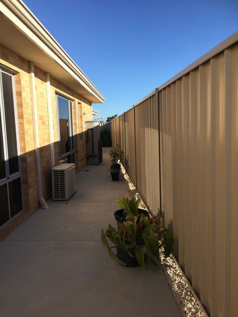 Lakeside Views - Grafton Accommodation 11