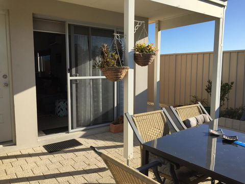 Lakeside Views - Grafton Accommodation 12