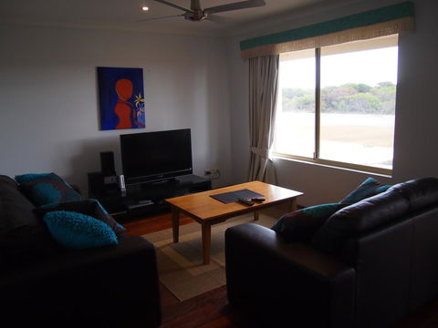 Beach Place @ Leeman - Grafton Accommodation 8