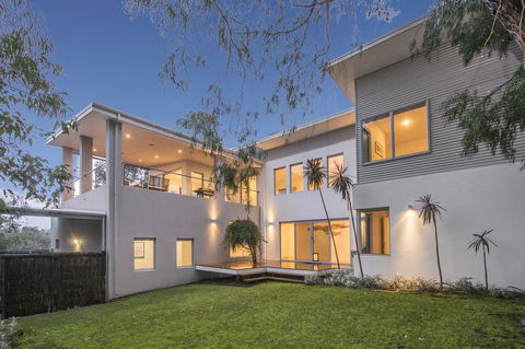 Calm Waters - Grafton Accommodation 0