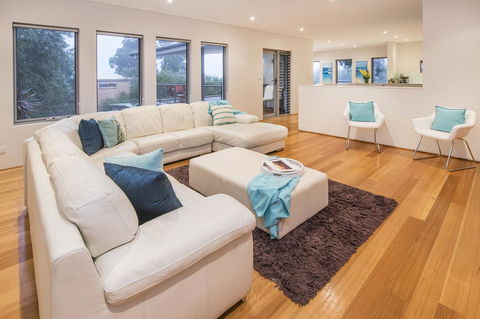 Calm Waters - Grafton Accommodation 15