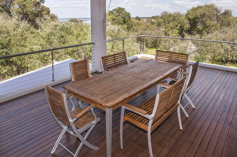 Calm Waters - Grafton Accommodation 8