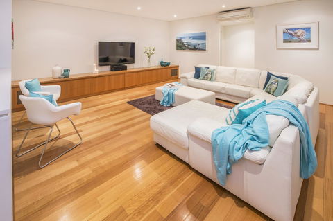 Calm Waters - Grafton Accommodation 22
