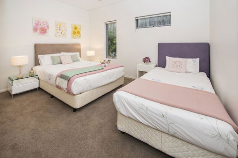 Calm Waters - Grafton Accommodation 14