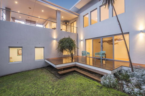 Calm Waters - Grafton Accommodation 2