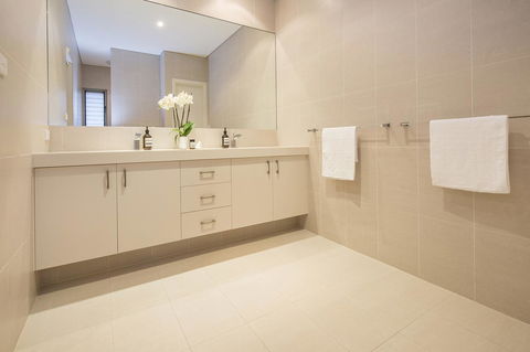 Calm Waters - Grafton Accommodation 3
