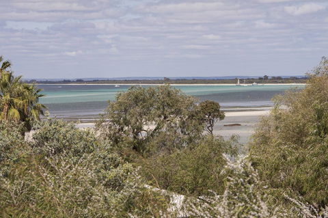 Calm Waters - Grafton Accommodation 7