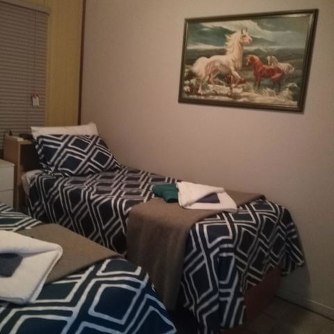 Don\'t Worry Be Happy - Grafton Accommodation 14