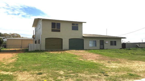 Don\'t Worry Be Happy - Grafton Accommodation 0