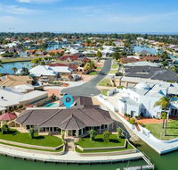 LA ANCHOR ON THE CANALS MANDURAH - Grafton Accommodation