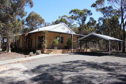 Kendenup Cottages And Lodge - Grafton Accommodation 20