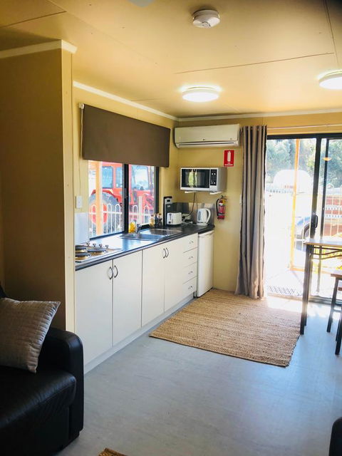 Kendenup Cottages And Lodge - Grafton Accommodation 9