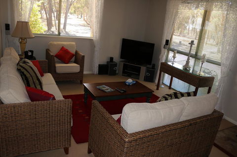 Kendenup Cottages And Lodge - Grafton Accommodation 12