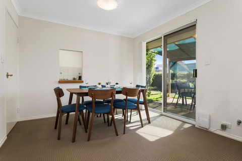 Como South Perth Villa - Grafton Accommodation 2