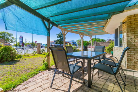 Como South Perth Villa - Grafton Accommodation 10