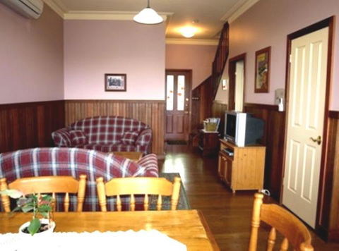 Pemberton Old Picture Theatre Holiday Apartments - Grafton Accommodation 5