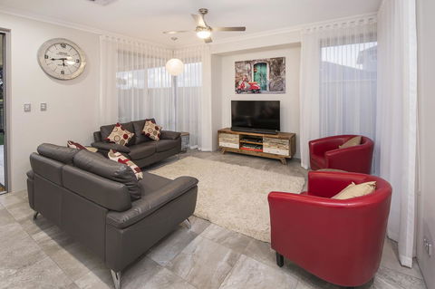 15 Cabot Close - Grafton Accommodation 14