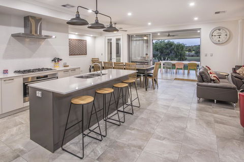 15 Cabot Close - Grafton Accommodation 16