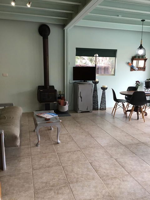 Dunsborough Barn Stay - Grafton Accommodation 4