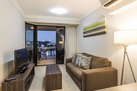 Dolphin Quay Apartments - Grafton Accommodation 20