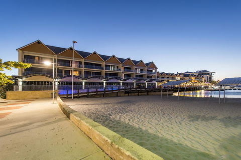 Dolphin Quay Apartments - Grafton Accommodation 0