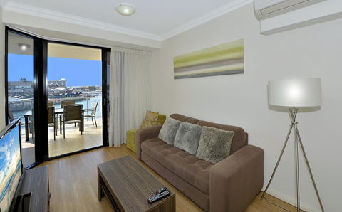 Dolphin Quay Apartments - Grafton Accommodation 3