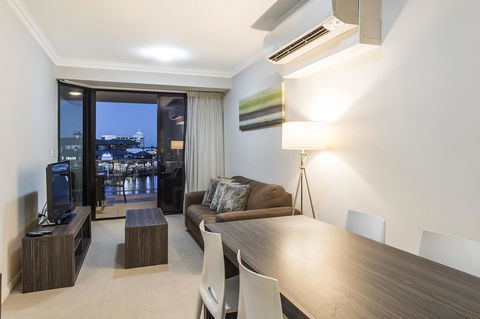 Dolphin Quay Apartments - Grafton Accommodation 19