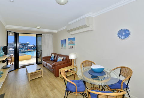 Dolphin Quay Apartments - Grafton Accommodation 12