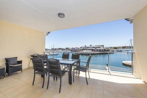 Dolphin Quay Apartments - Grafton Accommodation 17