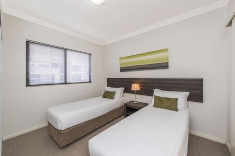 Dolphin Quay Apartments - Grafton Accommodation 39
