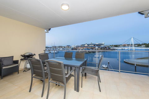 Dolphin Quay Apartments - Grafton Accommodation 22