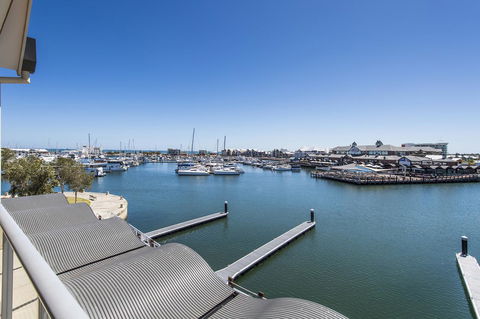 Dolphin Quay Apartments - Grafton Accommodation 16