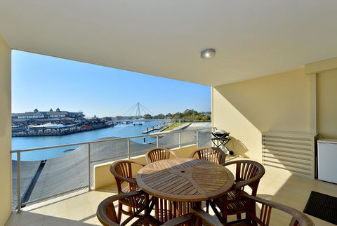 Dolphin Quay Apartments - Grafton Accommodation 15
