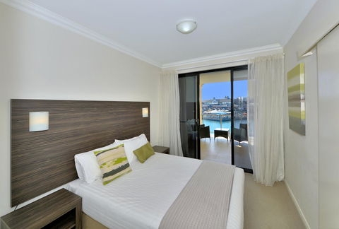 Dolphin Quay Apartments - Grafton Accommodation 1