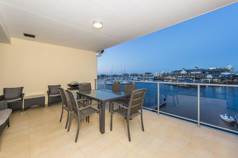 Dolphin Quay Apartments - Grafton Accommodation 21