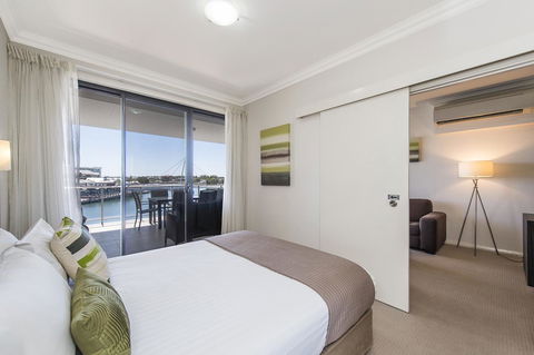 Dolphin Quay Apartments - Grafton Accommodation 28