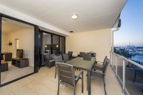 Dolphin Quay Apartments - Grafton Accommodation 24