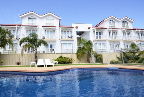 The Jetty Resort - Grafton Accommodation 1