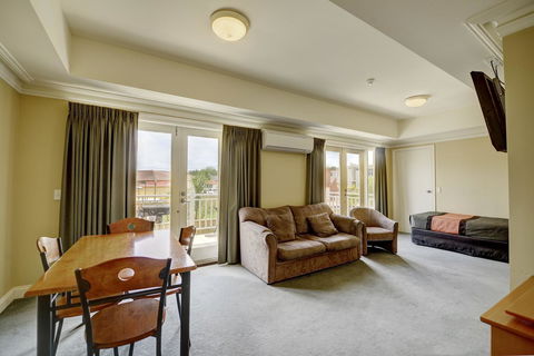 The Jetty Resort - Grafton Accommodation 24