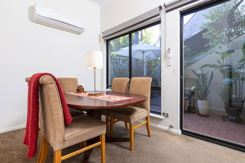Como Executive Apartment - Grafton Accommodation 10